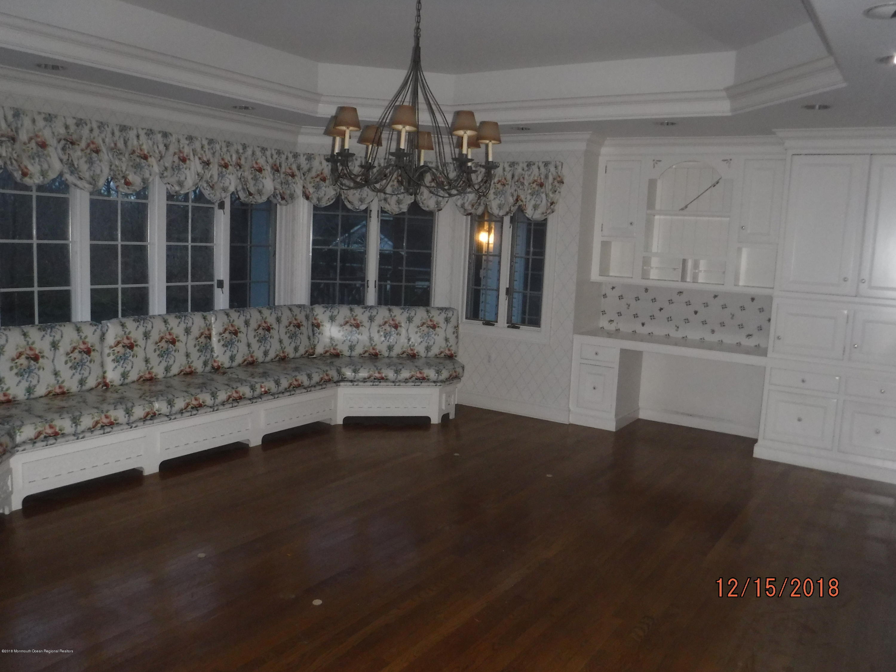 23 Paddock Lane Colts Neck, NJ 07722 - Photo 19 of 64 Kitchen eat in area