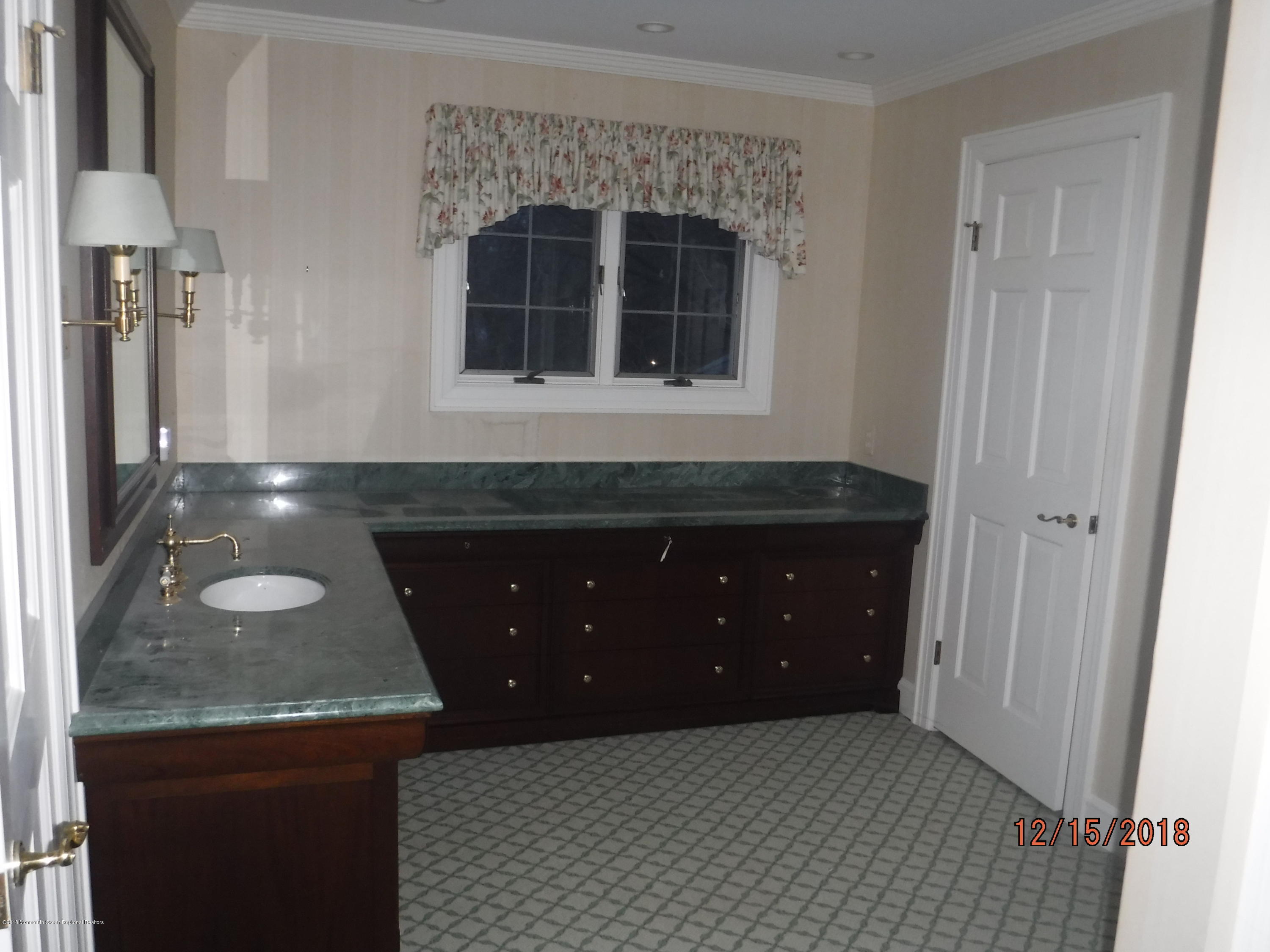 23 Paddock Lane Colts Neck, NJ 07722 - Photo 28 of 64 Master dressing area