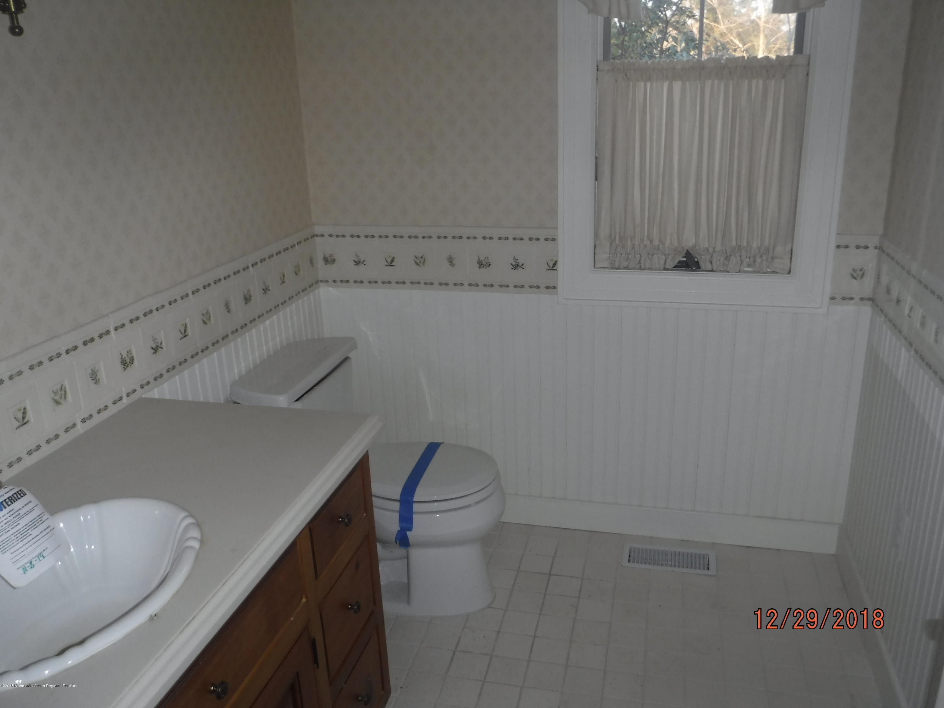 23 Paddock Lane Colts Neck, NJ 07722 - Photo 40 of 64 Half bath
