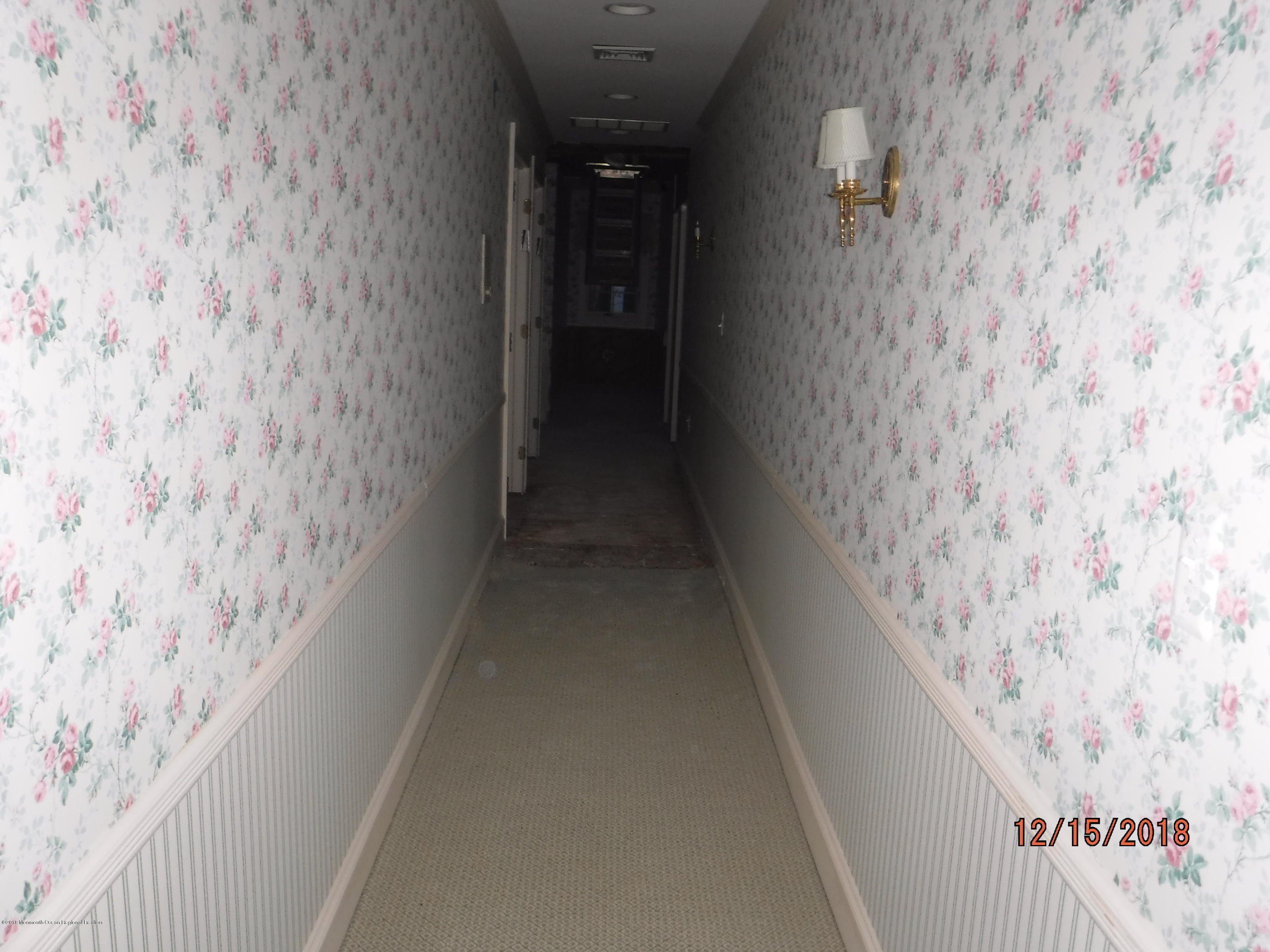 23 Paddock Lane Colts Neck, NJ 07722 - Photo 53 of 64 Hallway