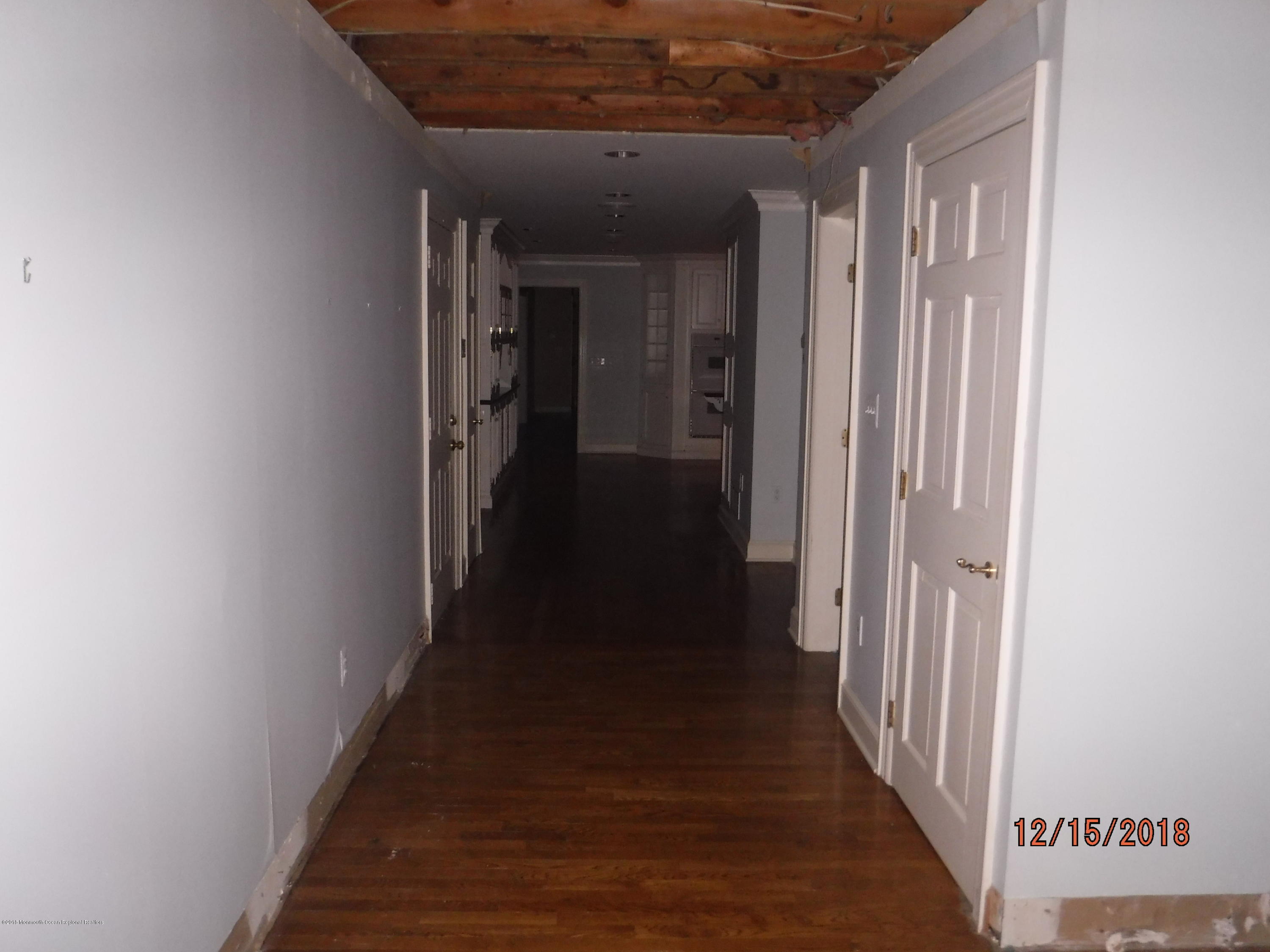 23 Paddock Lane Colts Neck, NJ 07722 - Photo 54 of 64 Hallway
