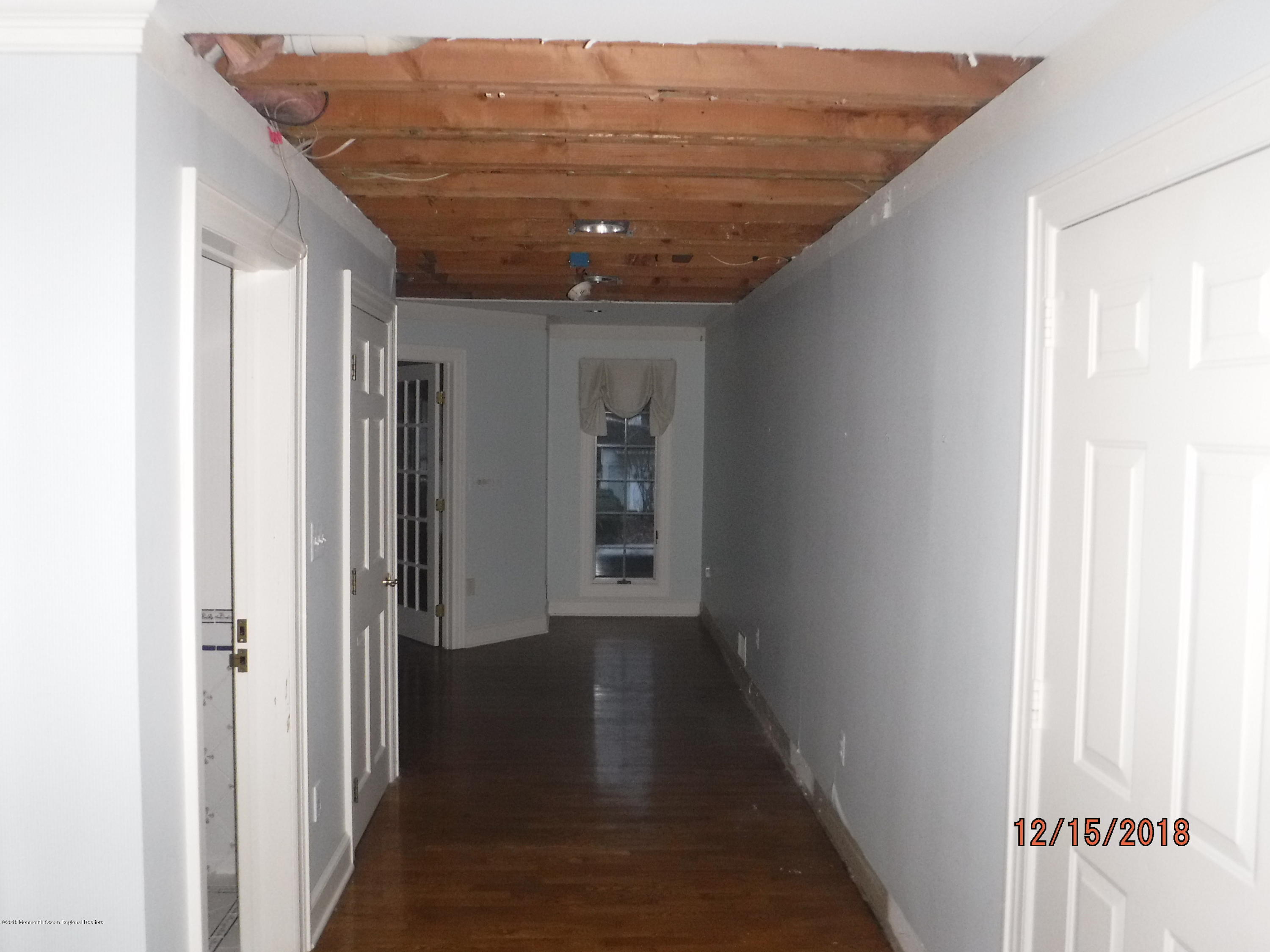 23 Paddock Lane Colts Neck, NJ 07722 - Photo 55 of 64 Lower level hallway