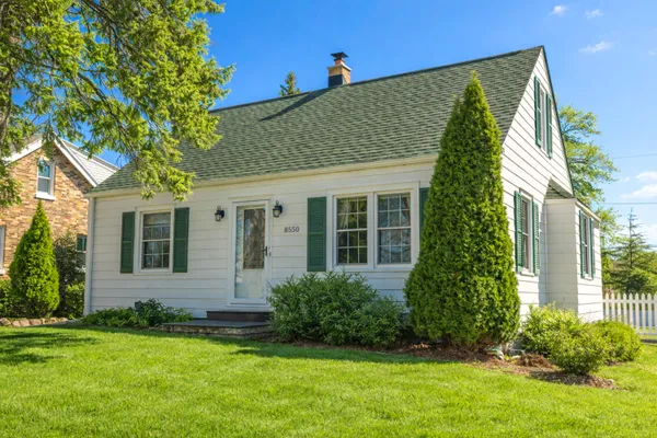 $324,900 | 8550 North Regent Road, Fox Point, WI 53217