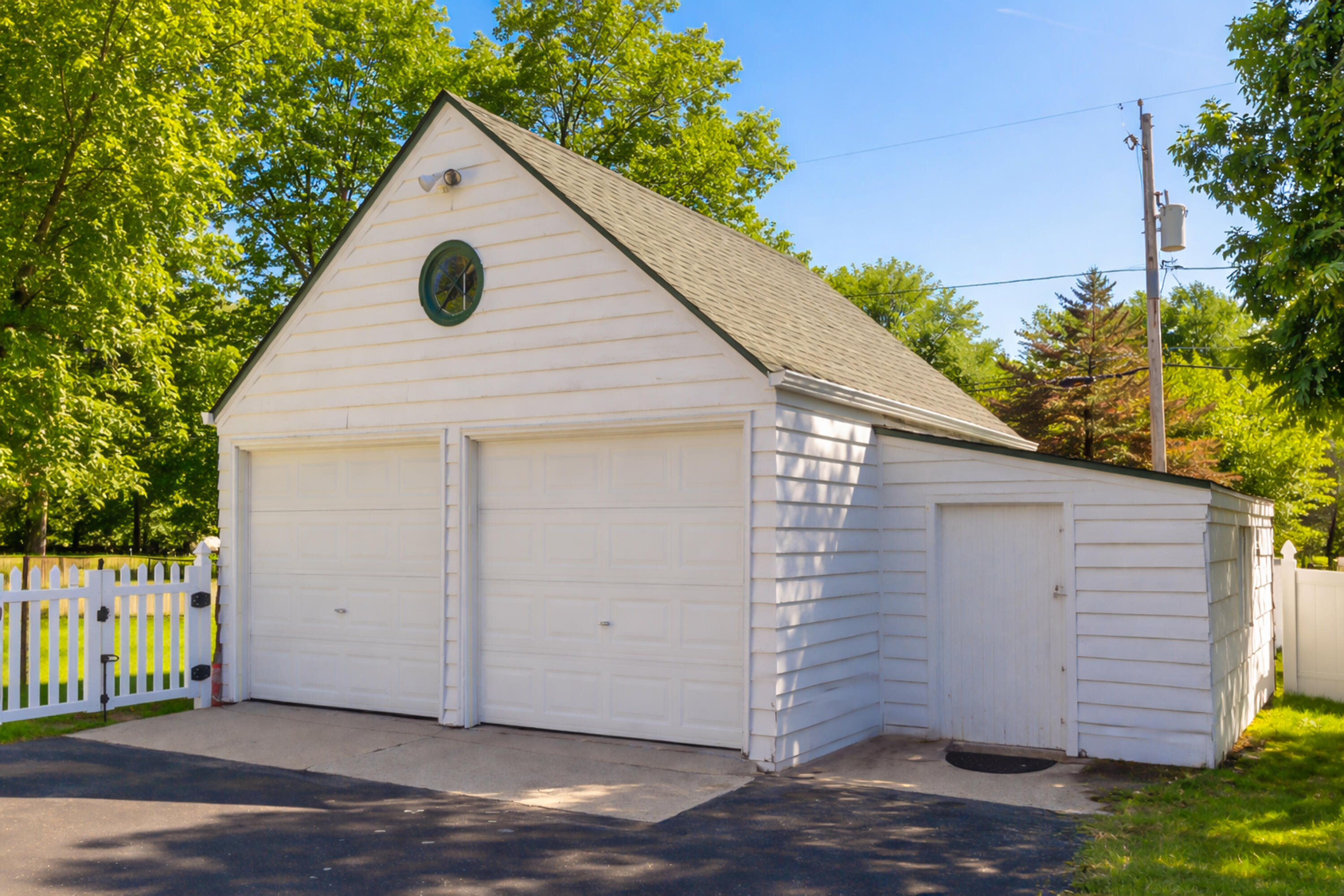 8550 North Regent Road Fox Point, WI 53217 - Photo 19 of 24 Garage