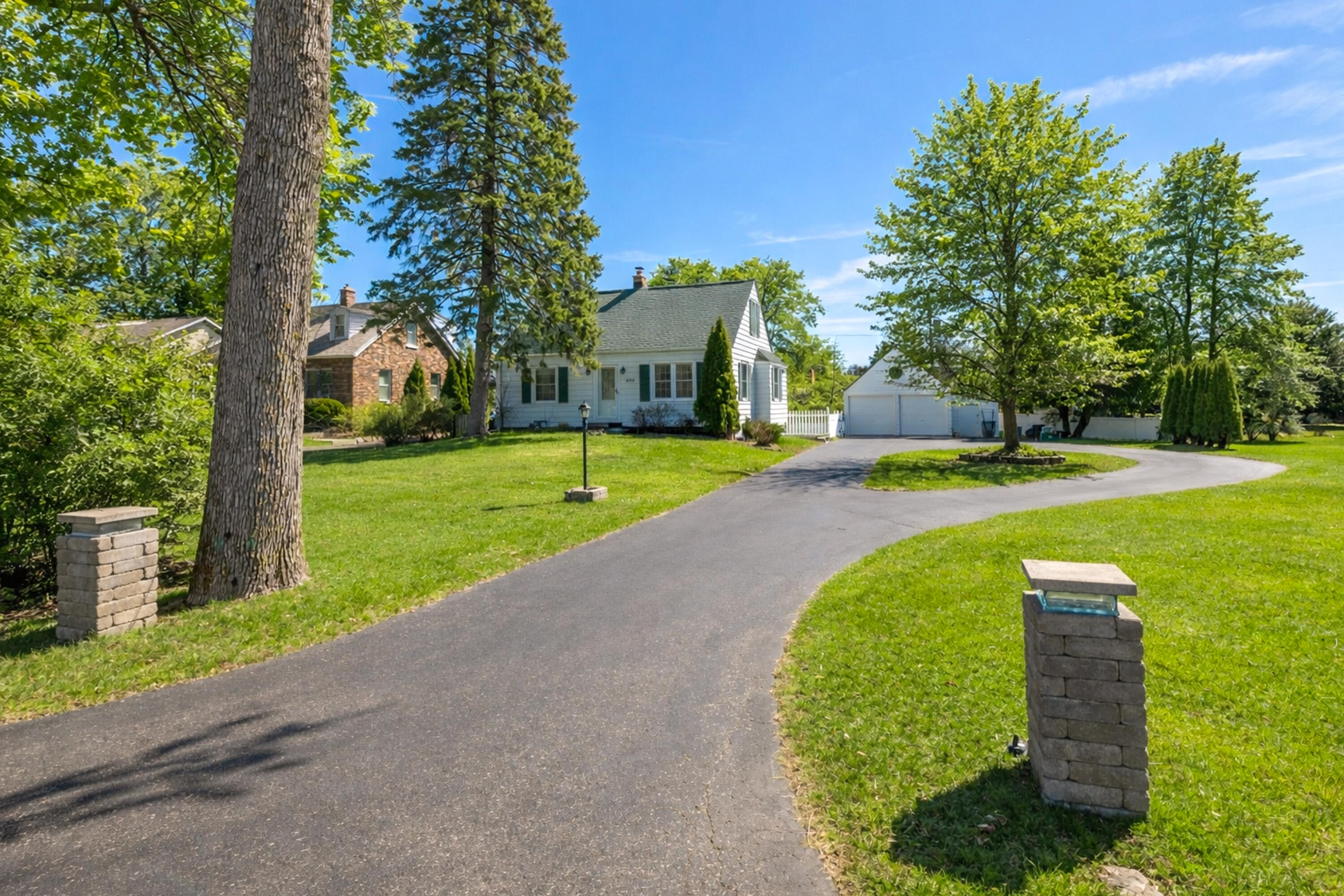 8550 North Regent Road Fox Point, WI 53217 - Photo 2 of 24 Large front yard