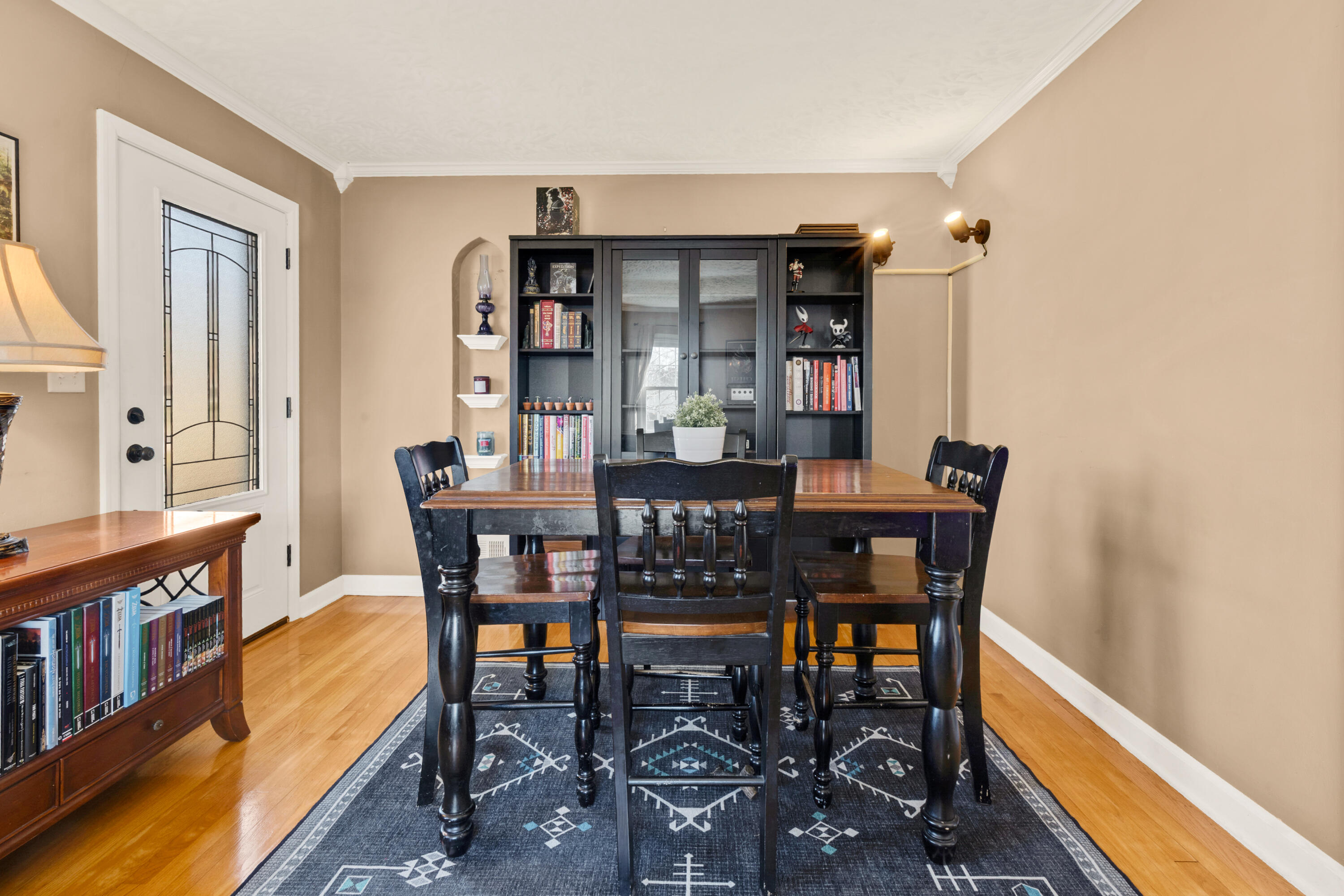 8550 North Regent Road Fox Point, WI 53217 - Photo 5 of 24 Living Room