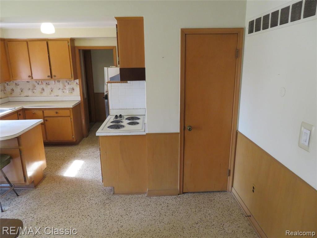 11092 Racine Road Warren, MI 48093 - Photo 7 of 25