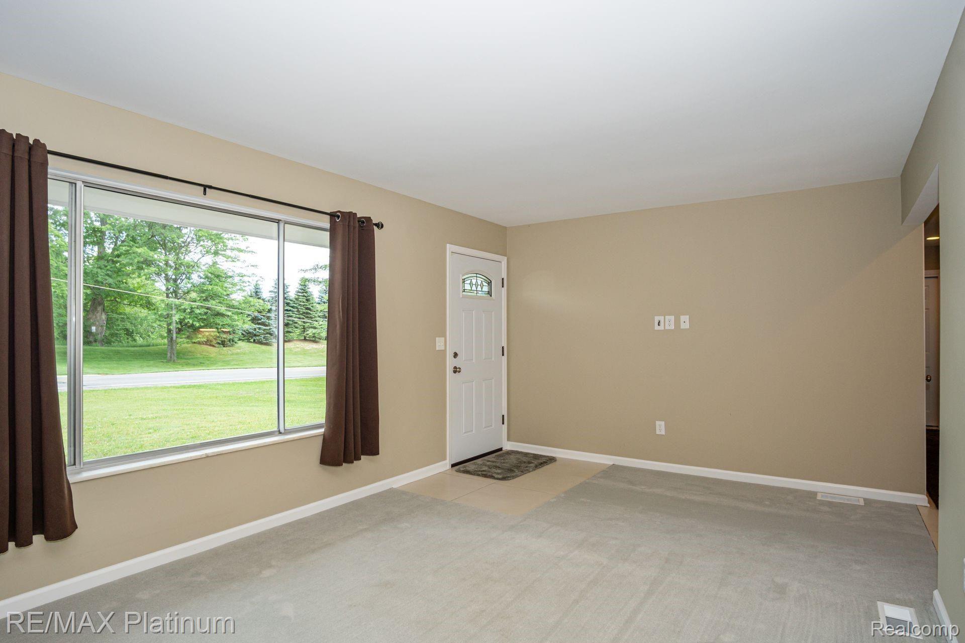 3038 County Farm Road Howell, MI 48843 - Photo 4 of 37 2.jpg