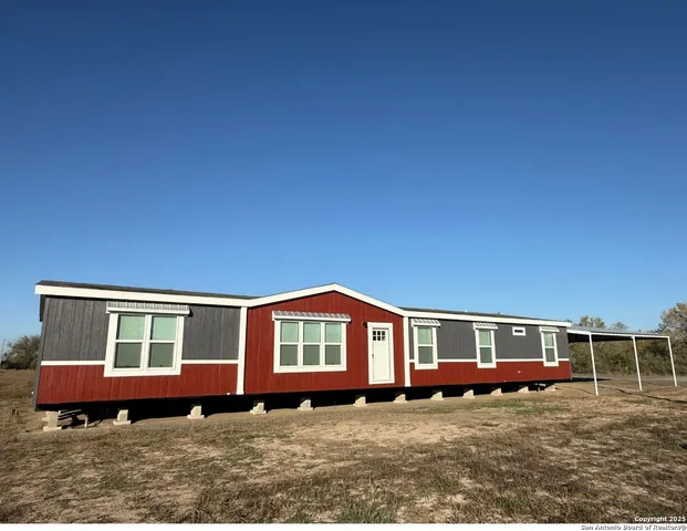 $260,000 | 20 North Penney Lane, Knippa, TX 78870