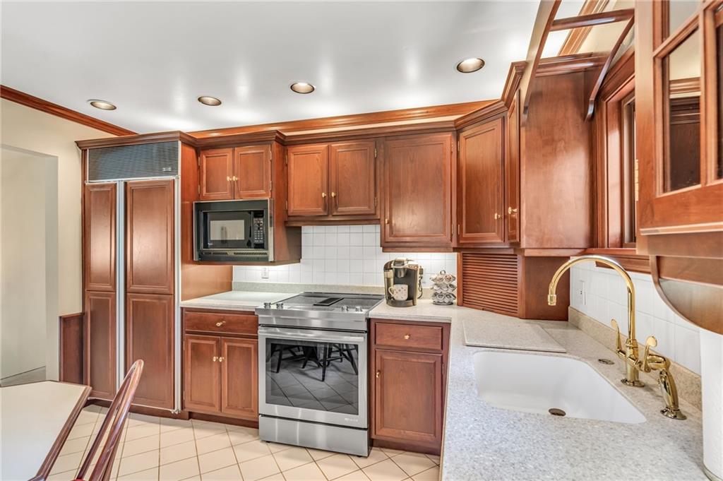 2507 Clayton Road Beaver Falls, PA 15010 - Photo 5 of 29 Gallery Image 5