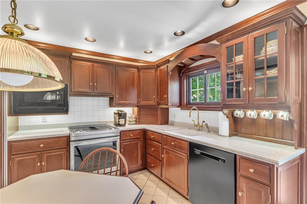 2507 Clayton Road Beaver Falls, PA 15010 - Photo 7 of 29 Gallery Image 7