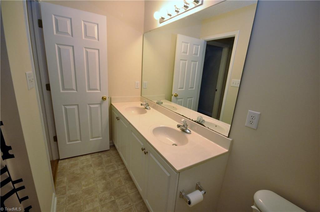 791 Pecan Ridge Circle Kernersville, NC 27284 - Photo 23 of 28 Hall bath with dual sinks