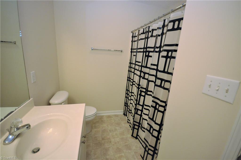 791 Pecan Ridge Circle Kernersville, NC 27284 - Photo 24 of 28 Hall bath