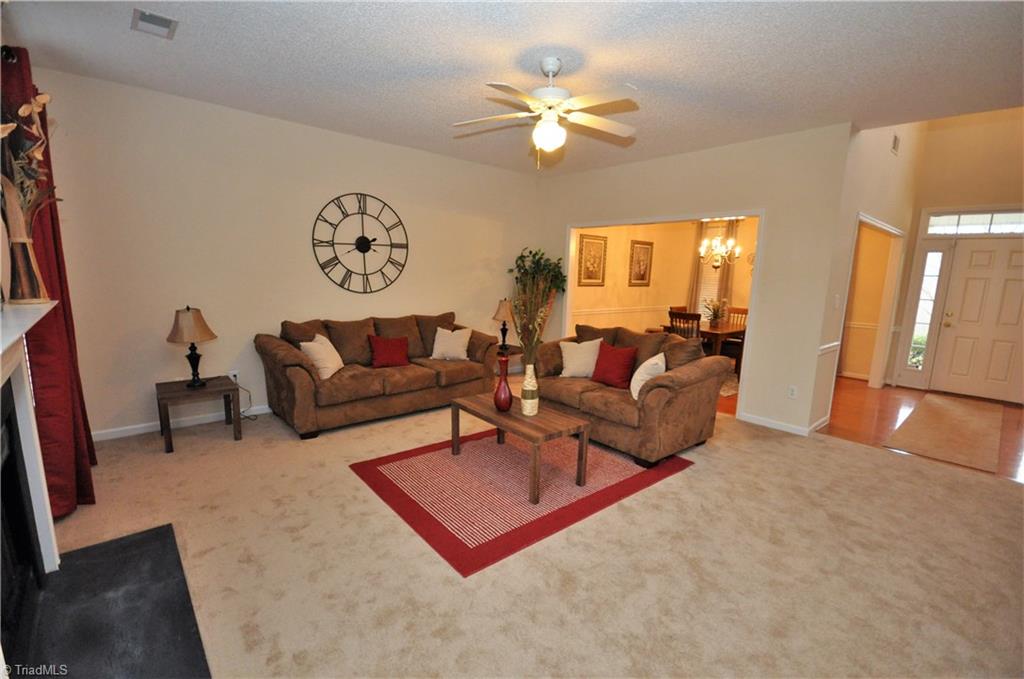 791 Pecan Ridge Circle Kernersville, NC 27284 - Photo 7 of 28 Living Room