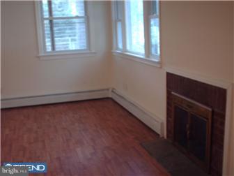 318 Spring Avenue Croydon, PA 19021 - Photo 4 of 12 Living Room