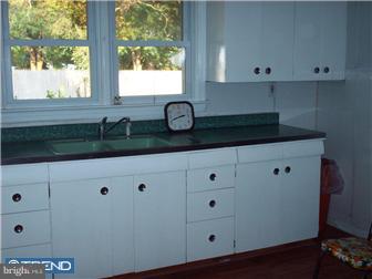 318 Spring Avenue Croydon, PA 19021 - Photo 6 of 12 Kitchen