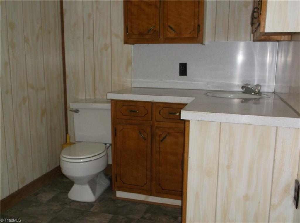1957 Wright Road Lexington, NC 27292 - Photo 13 of 18 bath in guest home - tub and closet in another area.