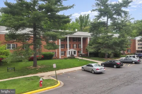 $559,900 | 7720 Tremayne Place, Unit 111, McLean, VA 22102