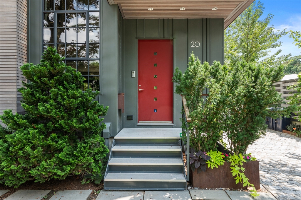 20 Madison Street Cambridge, MA 02138 - Photo 2 of 37 a front view of a house with plants