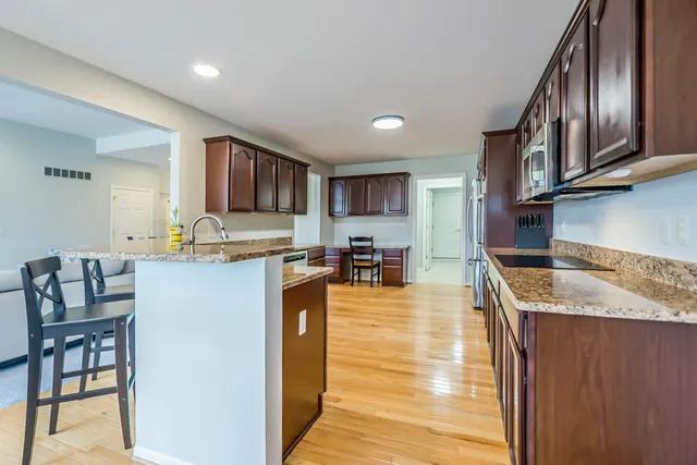 $499,900 | 49433 North Glacier, Northville, MI 48168