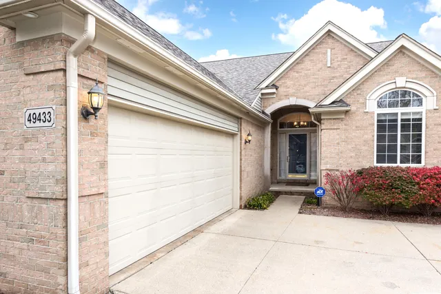 $499,900 | 49433 North Glacier, Northville, MI 48168