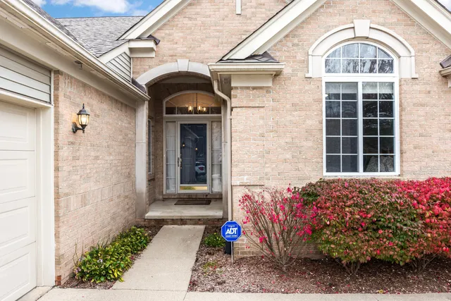 $499,900 | 49433 North Glacier, Northville, MI 48168