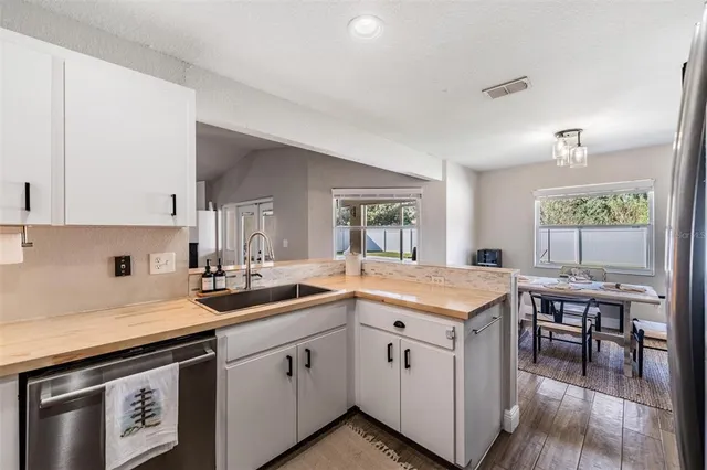 $2,700 | 106 Winston Manor Circle, Seffner, FL 33584