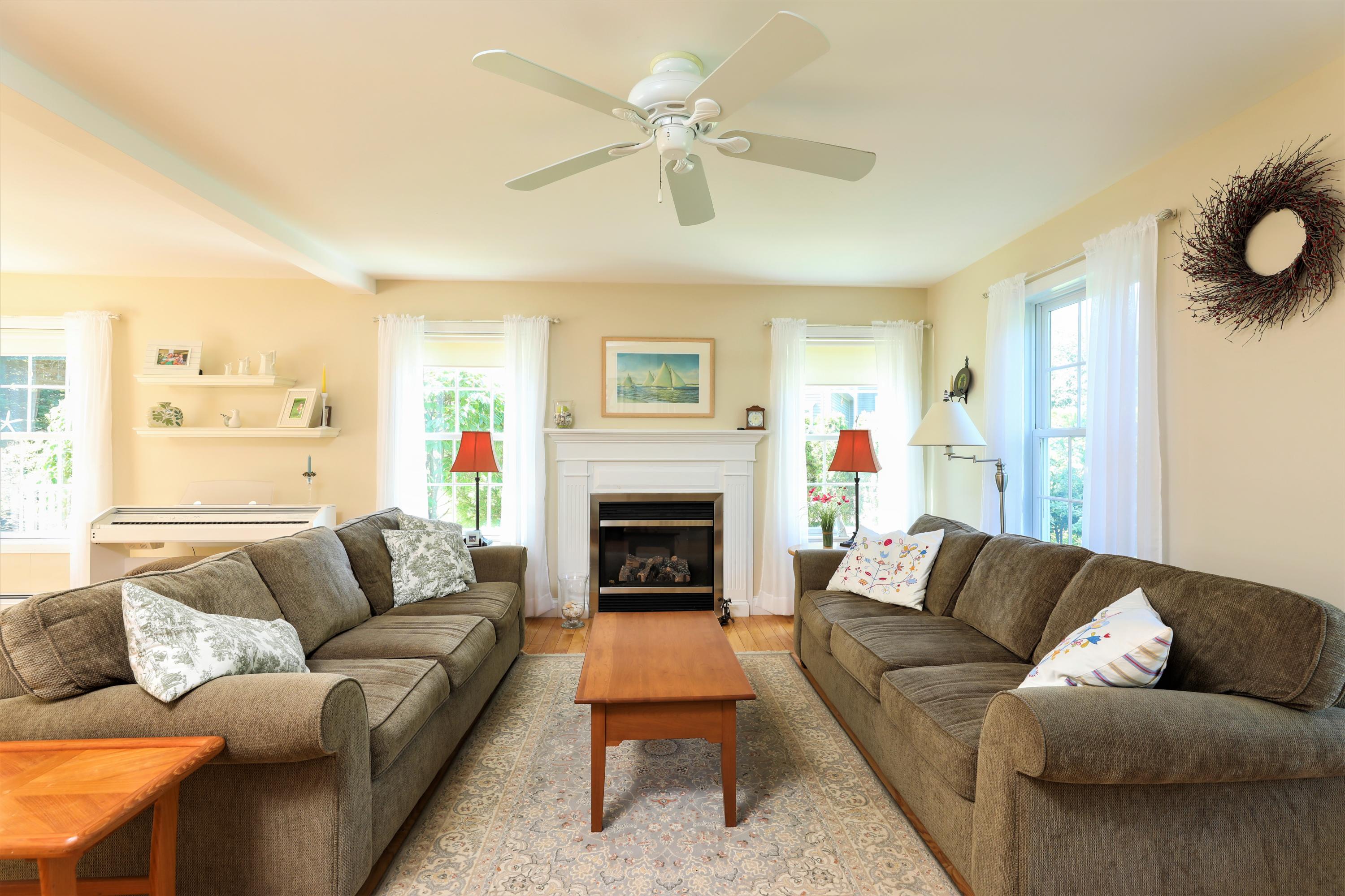 16 Heath Road Kennebunk, ME 04043 - Photo 10 of 43 It is sun-fillled all day