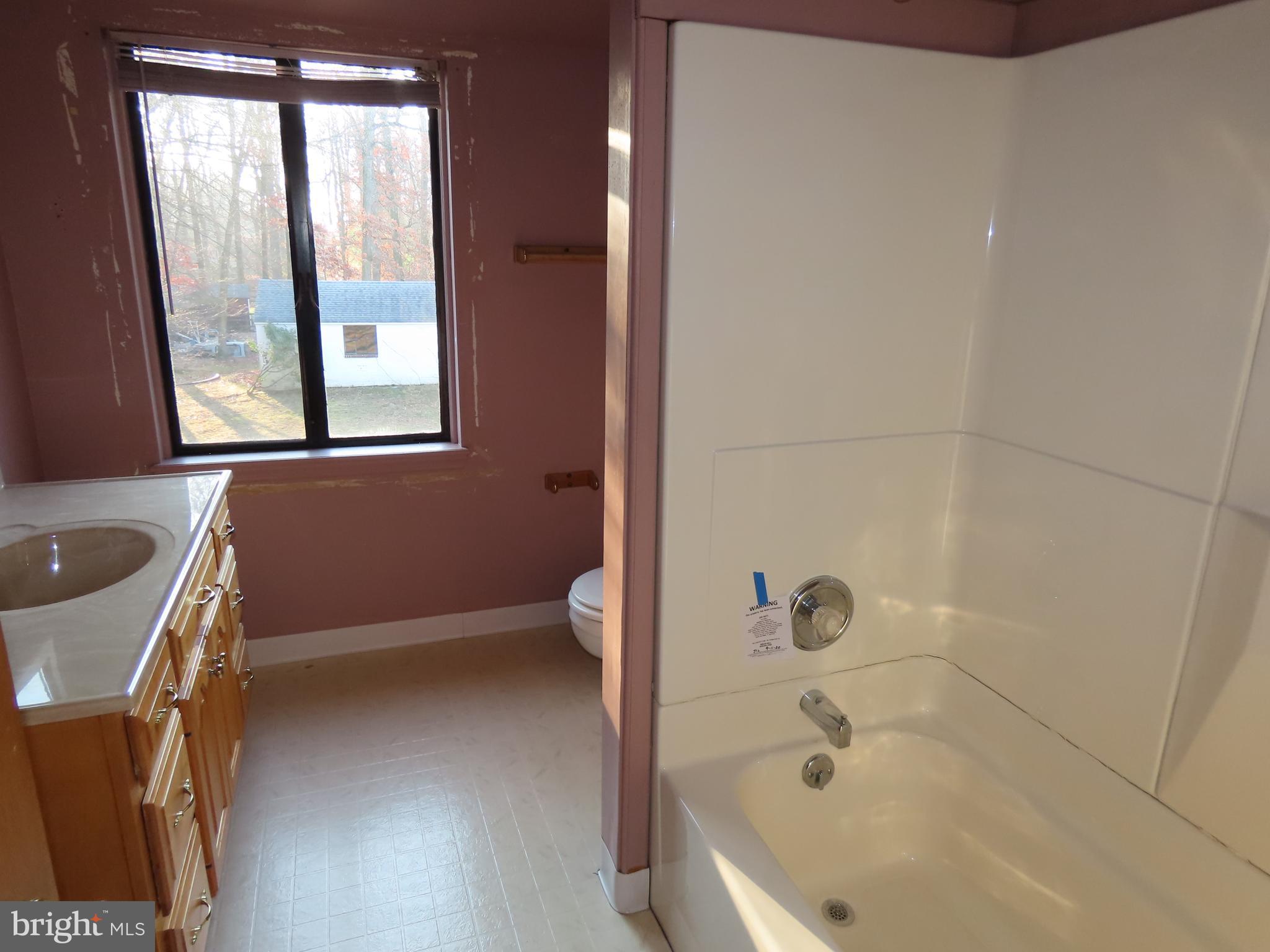 2011 Marsh Road Wilmington, DE 19810 - Photo 14 of 18 2nd floor full bath