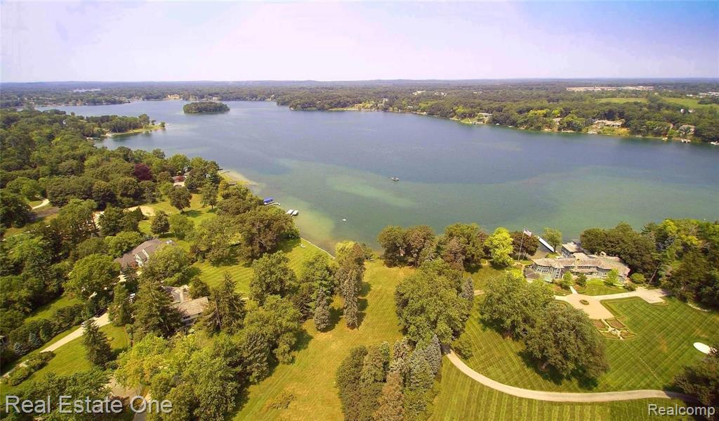 450 Gallogly Road Lake Angelus, MI 48326 - Photo 2 of 14