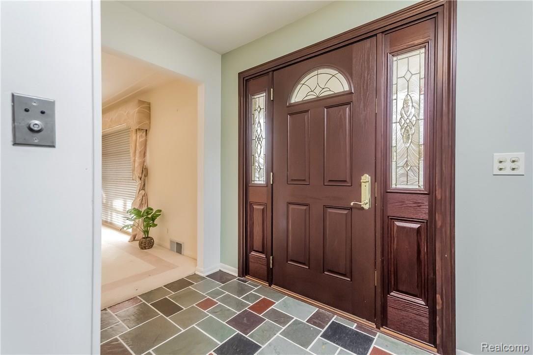 642 Perrien Place Grosse Pointe, MI 48236 - Photo 6 of 44 006-Foyer-2185659-large.jpg