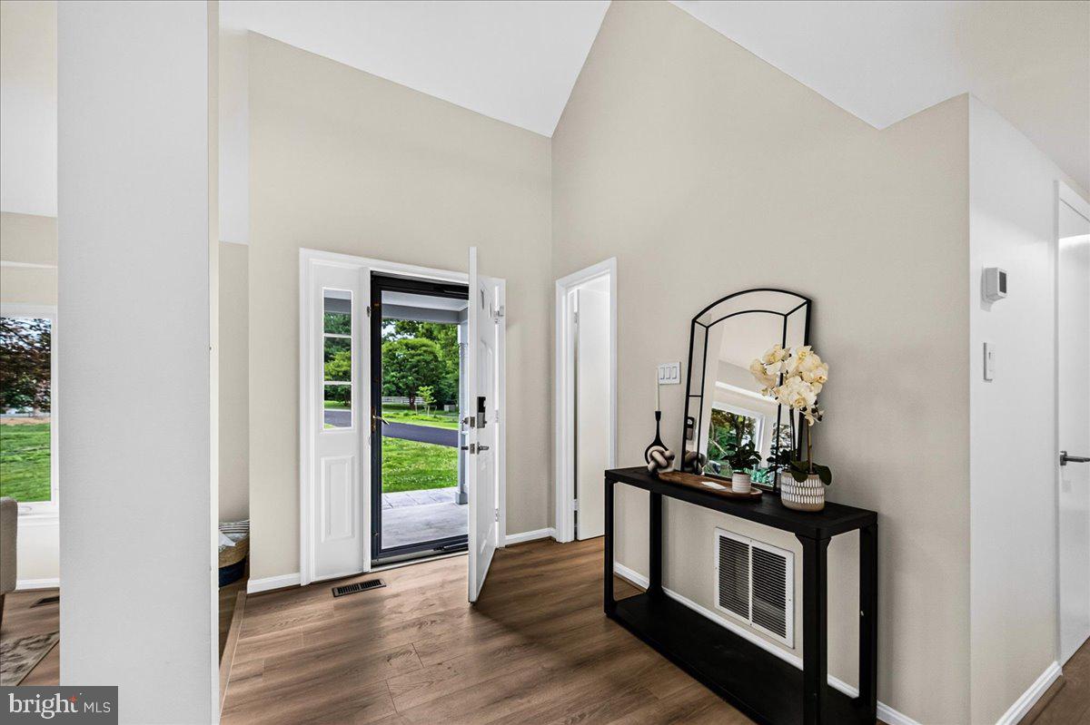 11057 Bishopsgate Court Reston, VA 20194 - Photo 10 of 72 Foyer