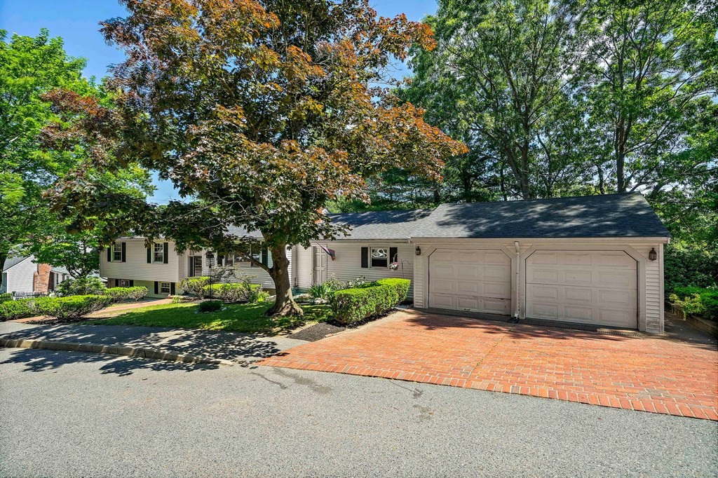 32 Doris Road Braintree, MA 02184 - Photo 3 of 31 Gallery Image 3