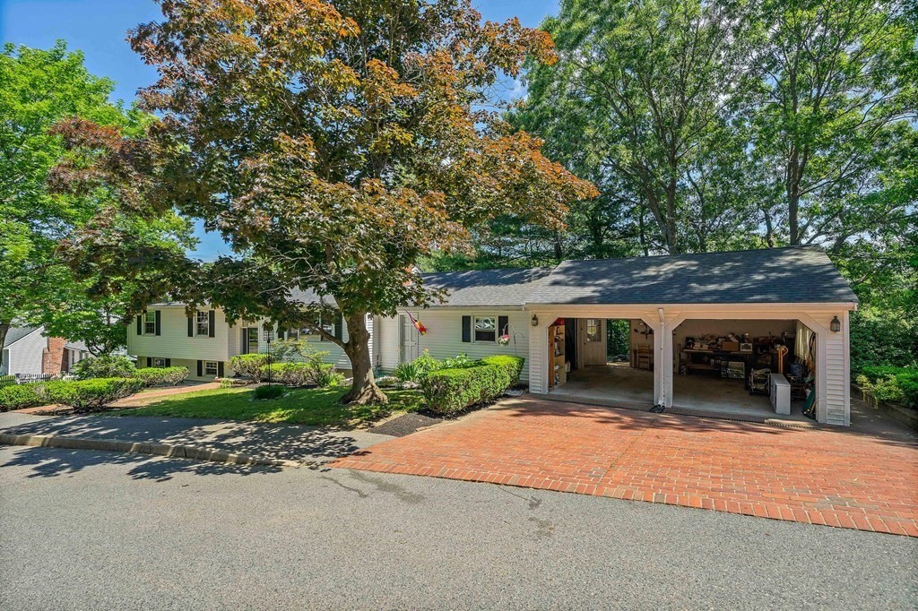 32 Doris Road Braintree, MA 02184 - Photo 4 of 31 Gallery Image 4