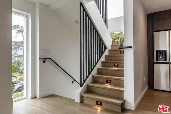 $4,399 | 921 North Mariposa Avenue, Unit 1/2, Los Angeles, CA 90029