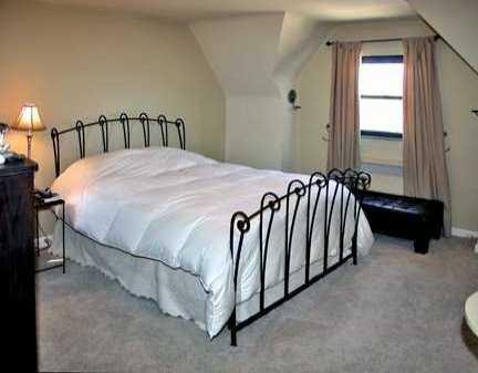 667 Beverly Road Mt. Lebanon, PA 15243 - Photo 4 of 8 Master Bedroom.