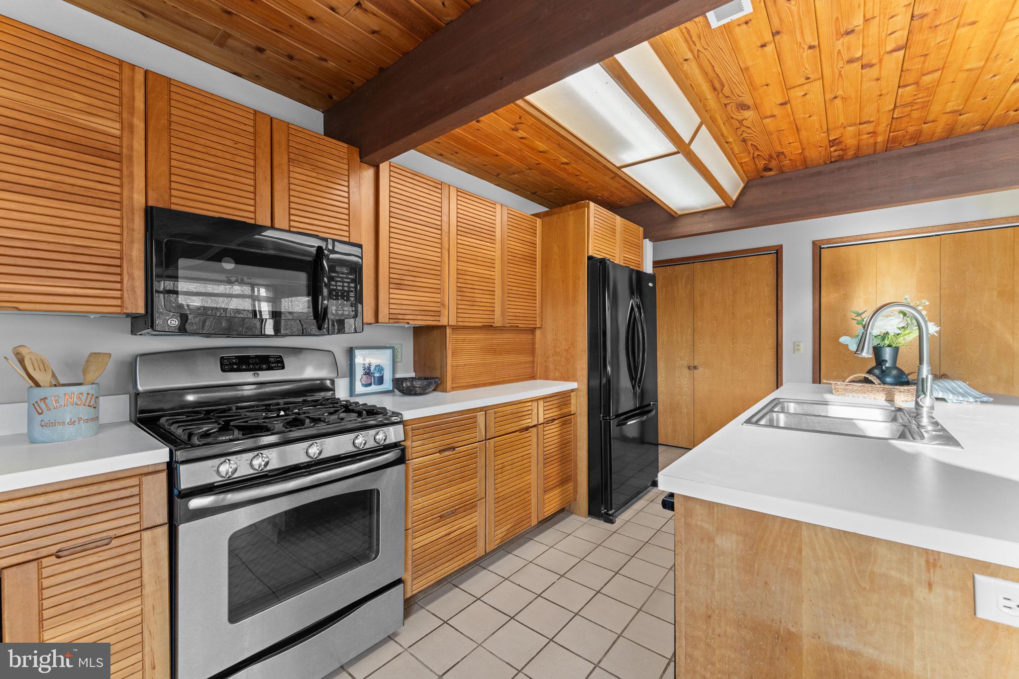219 Tiger Valley Road Washington, VA 22747 - Photo 16 of 77 Two pantry closet= 12 ft of storage