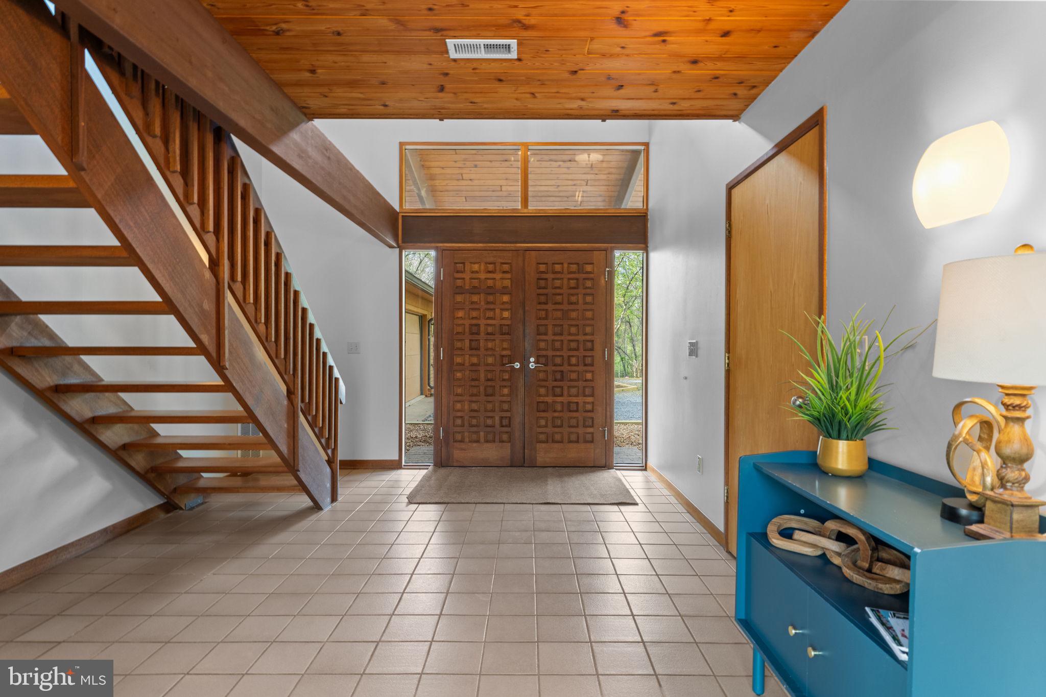 219 Tiger Valley Road Washington, VA 22747 - Photo 19 of 77 Waffle double door hardwood custom