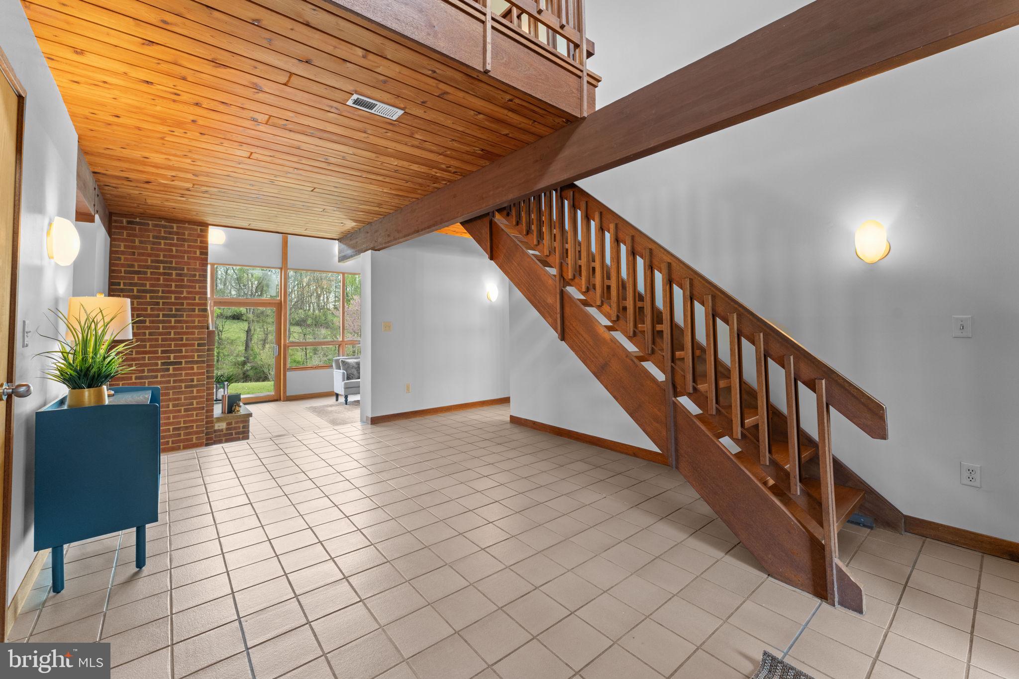 219 Tiger Valley Road Washington, VA 22747 - Photo 20 of 77 2 story foyer - Deckhouse feature