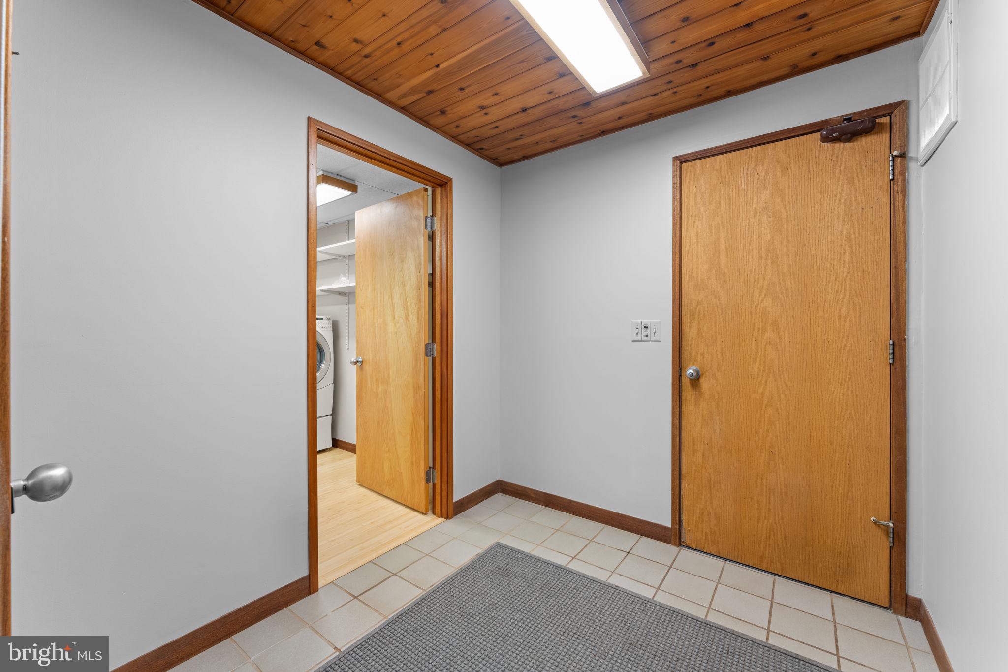 219 Tiger Valley Road Washington, VA 22747 - Photo 46 of 77 Mudroom area