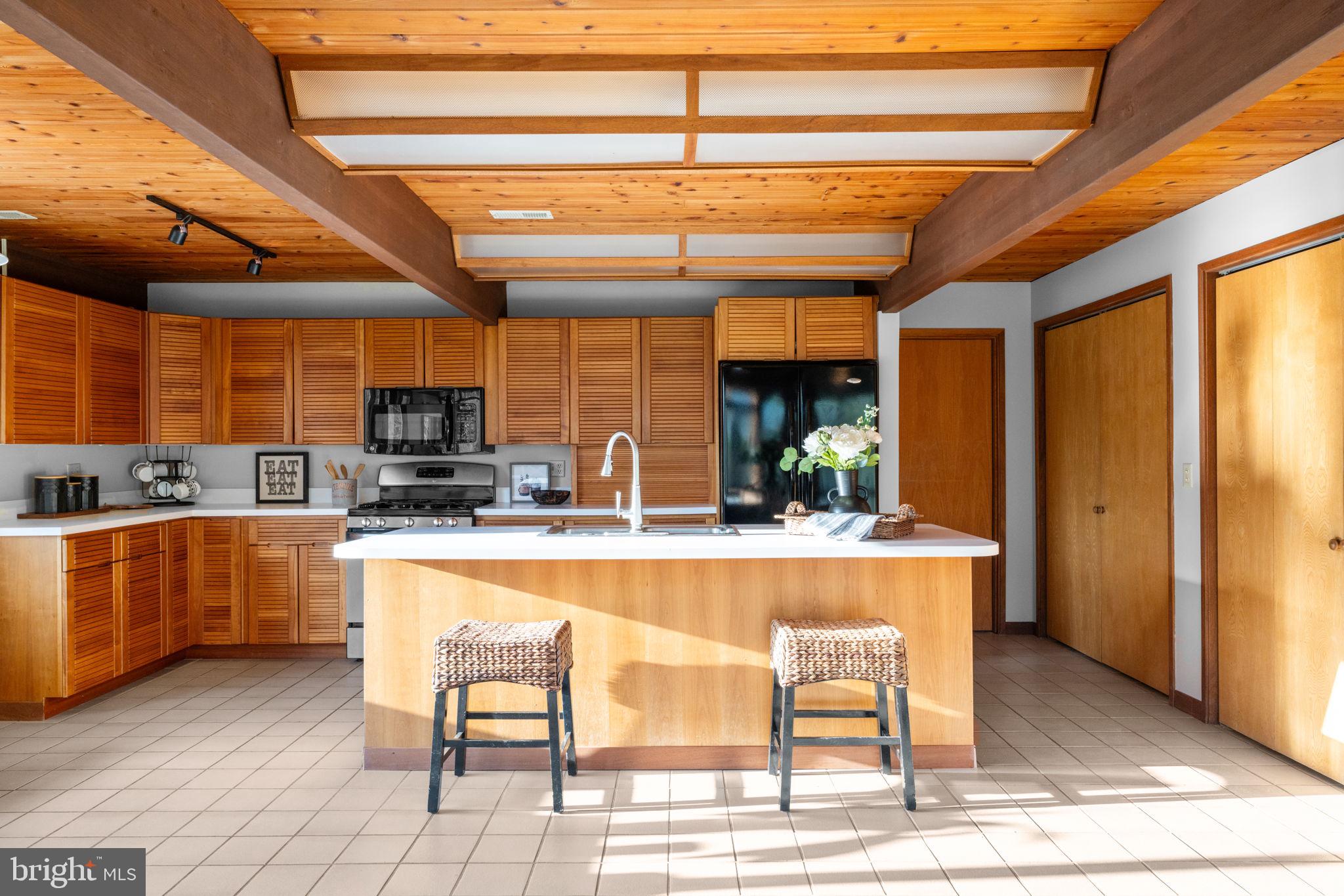 219 Tiger Valley Road Washington, VA 22747 - Photo 10 of 77 Natural warm wood tones