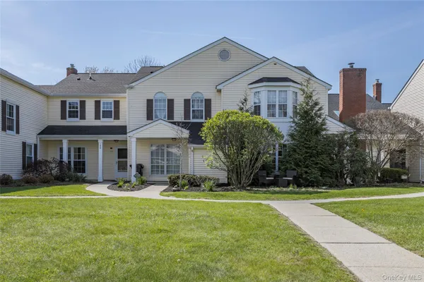 $359,900 | 142 Village Green Court, Warwick, NY 10990