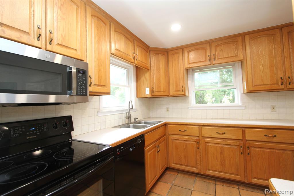350 East Buell Road Rochester, MI 48306 - Photo 27 of 41