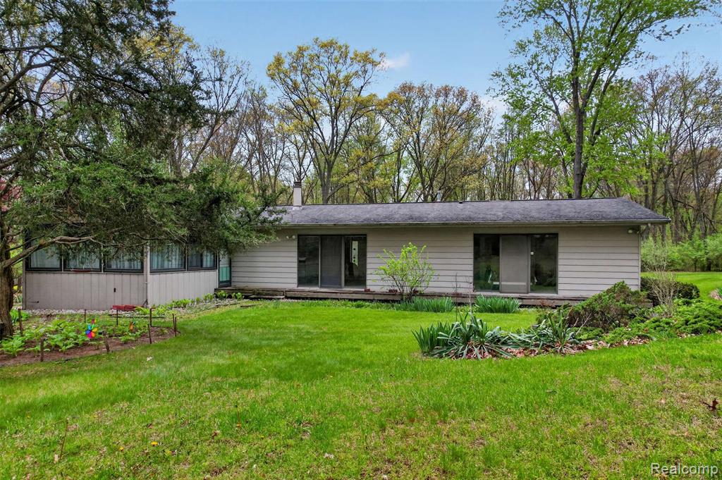 10467 Mcgregor Road Pinckney, MI 48169 - Photo 28 of 33 Gallery Image 28