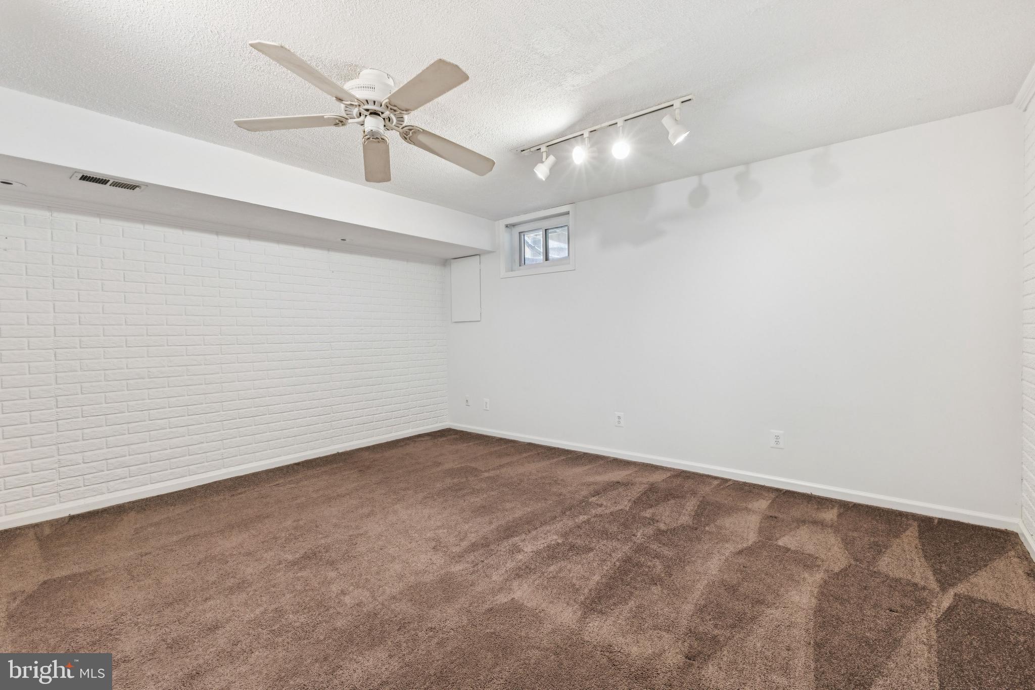 8485 Laurel Oak Drive Springfield, VA 22153 - Photo 31 of 40 an empty room with ceiling fan and window