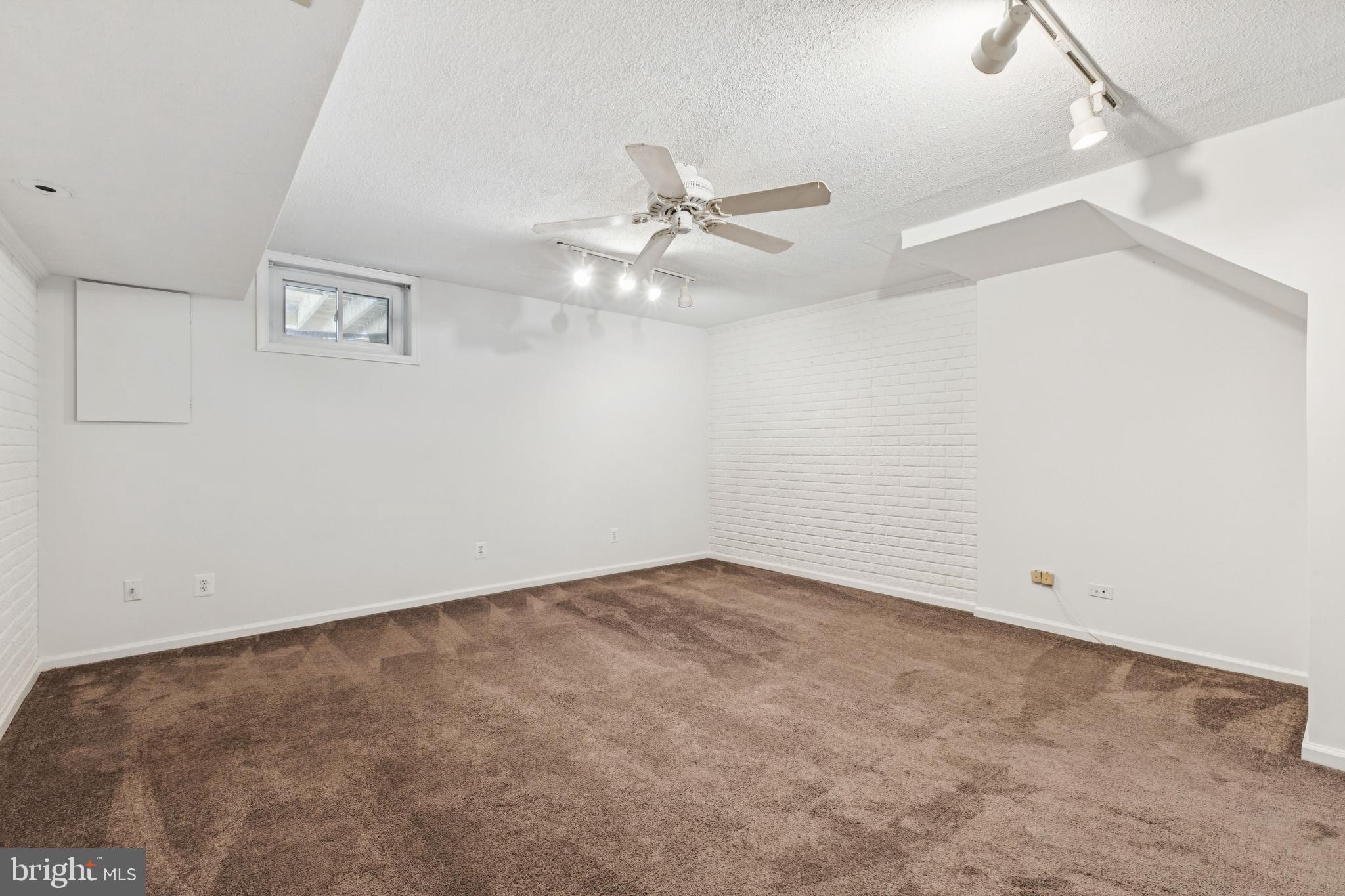 8485 Laurel Oak Drive Springfield, VA 22153 - Photo 34 of 40 an empty room with fan and windows