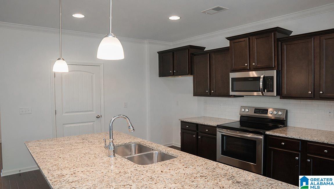 868 Valley Circle Leeds, AL 35094 - Photo 8 of 30