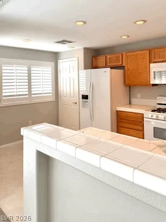 $2,000 | 821 Glacier Peak Lane, Unit 202, Las Vegas, NV 89144