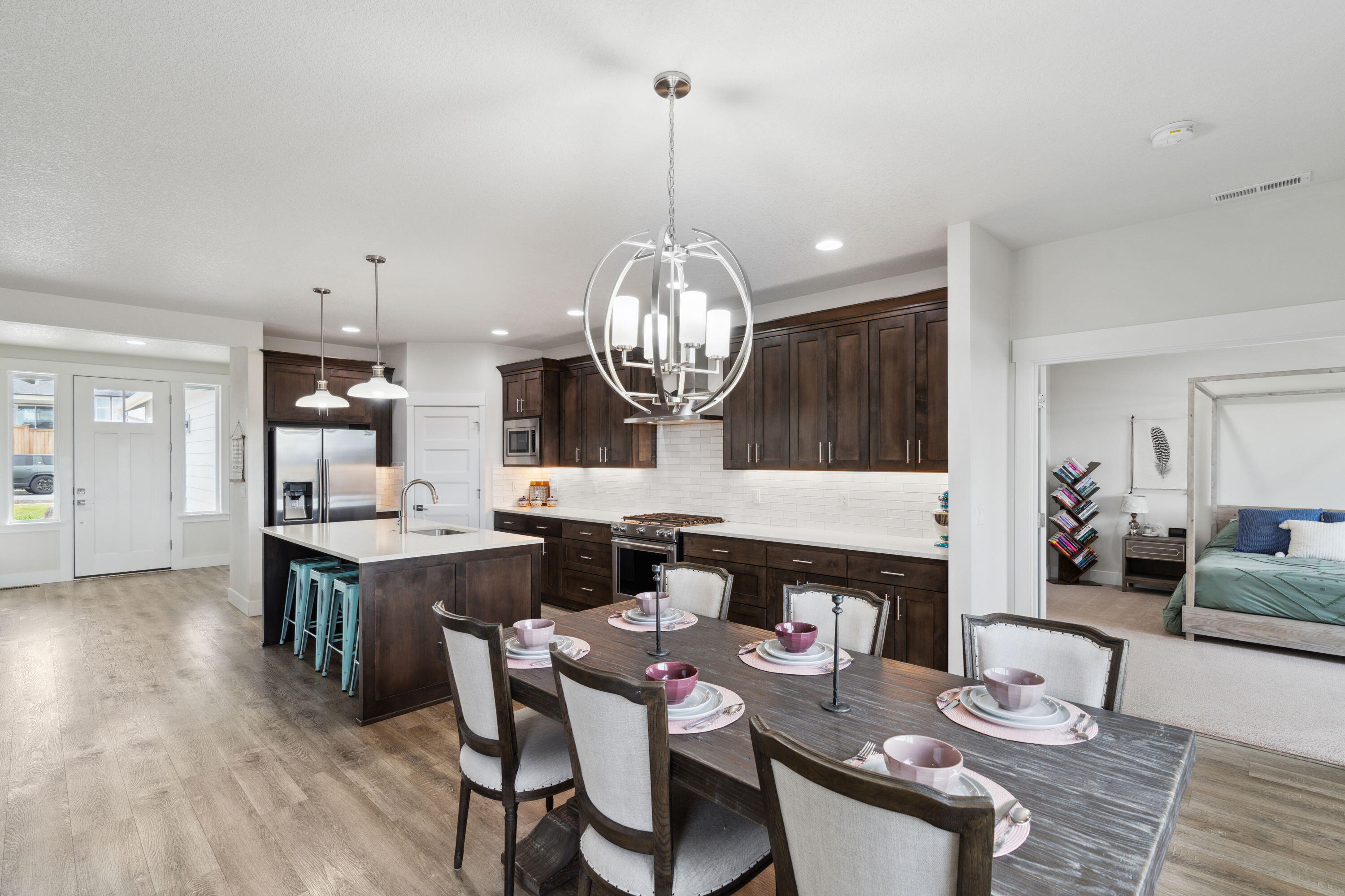 3435 Southwest 44th Street Redmond, OR 97756 - Photo 15 of 41 15 Dining & Kitchen