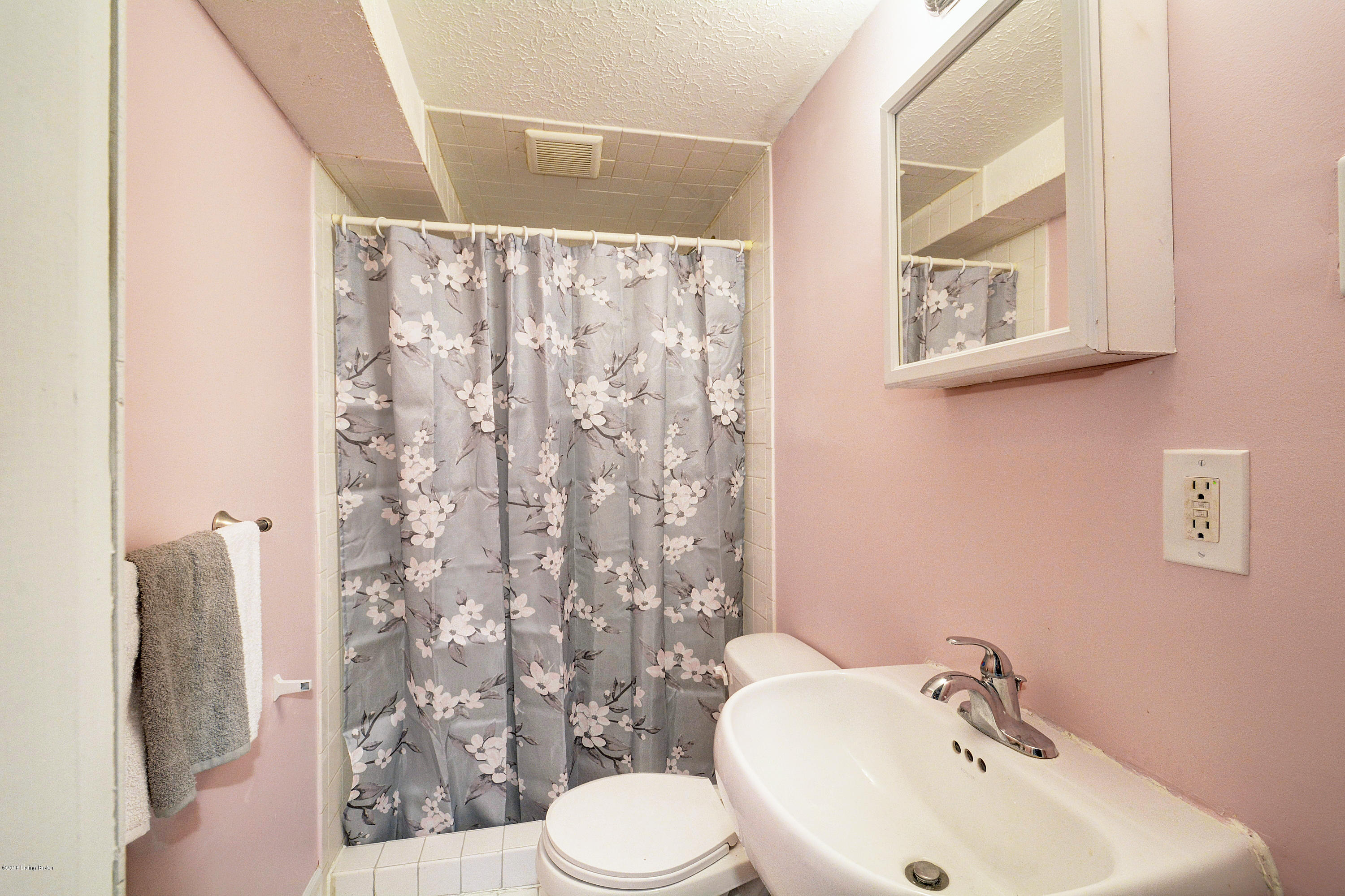 10704 Torrington Road Louisville, KY 40272 - Photo 28 of 36 Shower